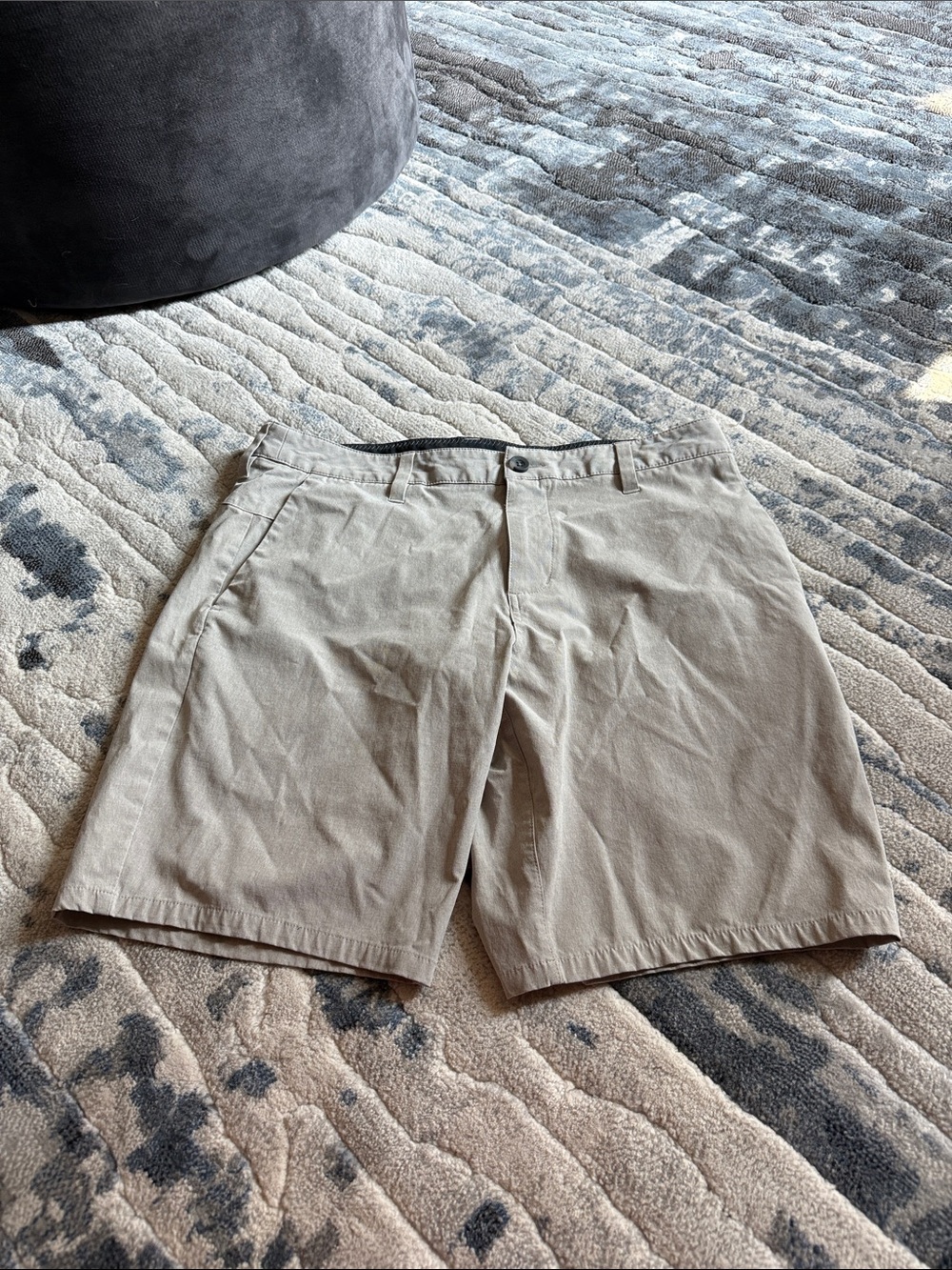 Vuori cream golf shorts